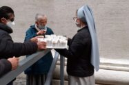 Serviço de duchas no Vaticano oferece dignidade aos moradores de rua