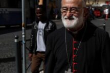 López Romero, acusado de supostos abusos, anuncia renúncia temporária