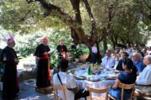 À mesa com os últimos: no encontro com o outro revela-se o rosto do Evangelho