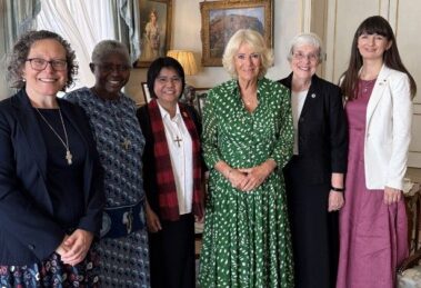 Religiosas católicas voltam a encontrar-se com rainha Camilla