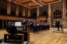 Coro do Papa se despede do Brasil levando a música sacra do país para o palco