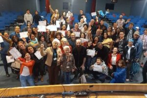 PUC do Paraná forma mais de 300 migrantes em curso gratuito de português