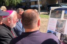 Gallagher visita locais bombardeados em Kiev: “Perseverar na oração de paz”