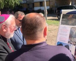 Gallagher visita locais bombardeados em Kiev: “Perseverar na oração de paz”