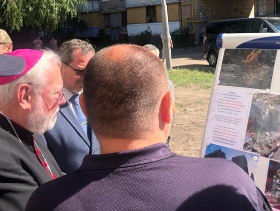 Gallagher visita locais bombardeados em Kiev: “Perseverar na oração de paz”