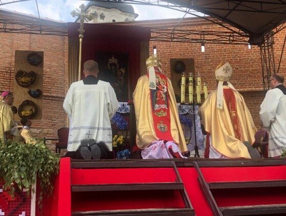 Gallagher em Berdychiv: oração pela paz a Nossa Senhora do Monte Carmelo