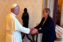 Após 47 anos, se aposenta a mulher que “fez voar” quatro Papas e o Vaticano
