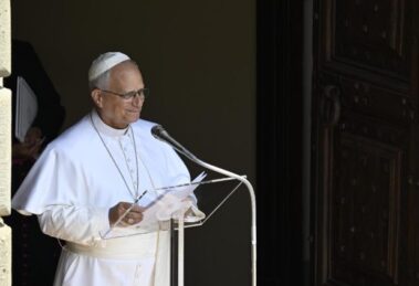 O Papa: a indústria do consumo envenena o coração. Deus nos abre à alegria