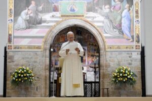 Missa, encontro com os jovens e os franciscanos no programa do Papa em Assis