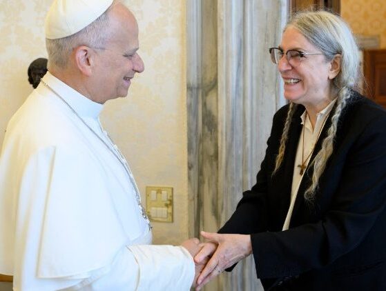 Leão XIV se encontra com Patti Smith