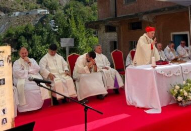 O Papa ao cardeal Simoni: nenhuma prisão pode separar o homem do amor de Deus