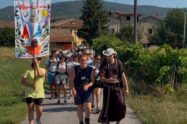 Em marcha rumo a Assis em nome de São Francisco e à espera de Leão