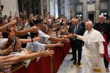 O Papa: redescobrir a oração como dimensão fundamental da nossa humanidade