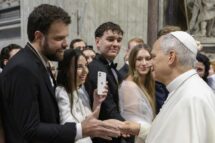 Como ser uma família santa? O Papa responde a um casal de brasileiros em lua de mel