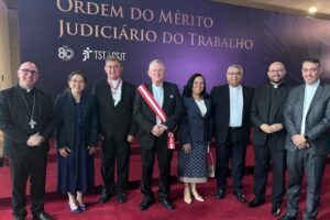Cardeal Spengler recebe reconhecimento no Brasil pelos serviços à sociedade