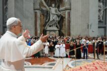 Papa: na liturgia, a música não é decoração, cantar e tocar significa rezar