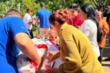 Uma cesta, muitas mãos: alimento para 1,5 mil famílias em Curitiba