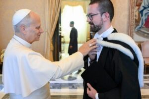 Papa: a exemplo de São Newman, uma formação cristã baseada na dignidade humana