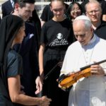 No Vaticano, a orquestra juvenil de Salzburgo com os violinos de Mozart