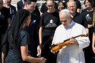 No Vaticano, a orquestra juvenil de Salzburgo com os violinos de Mozart