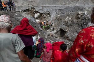 Nepal, aumenta o número de vítimas: mais de 20 mil crianças sem água potável
