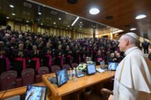 O Papa: a Igreja não está isolada do mundo, mas anuncia a esperança