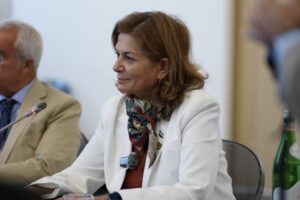 Síria: única mulher entre os ministros segue os passos de seu “mentor” jesuíta