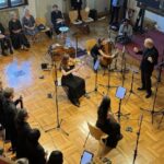 Dois violinos, e Mozart está de novo aqui