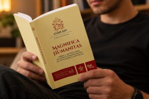 COMUNICAR PARA HUMANIZAR: A Missão do Pasconeiro entre a ‘Magnifica Humanitas’ e a Tenda das Novas Diretrizes