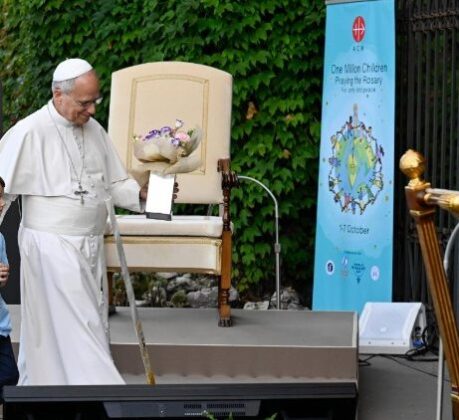 Papa: um milhão de crianças rezam 50 milhões de Ave-Marias pedindo a paz no mundo