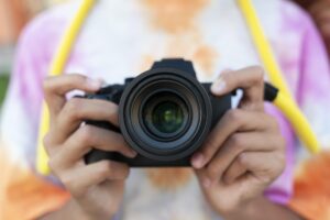 Criados para criar: a fotografia como exercício de enxergar o invisível